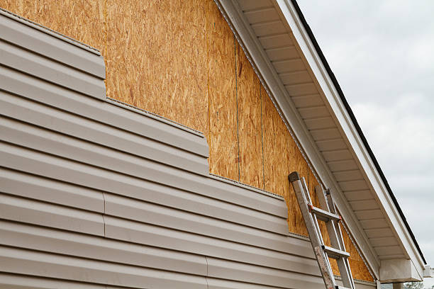 Professional Siding Installation technician working in Princeton Junction, NJ
